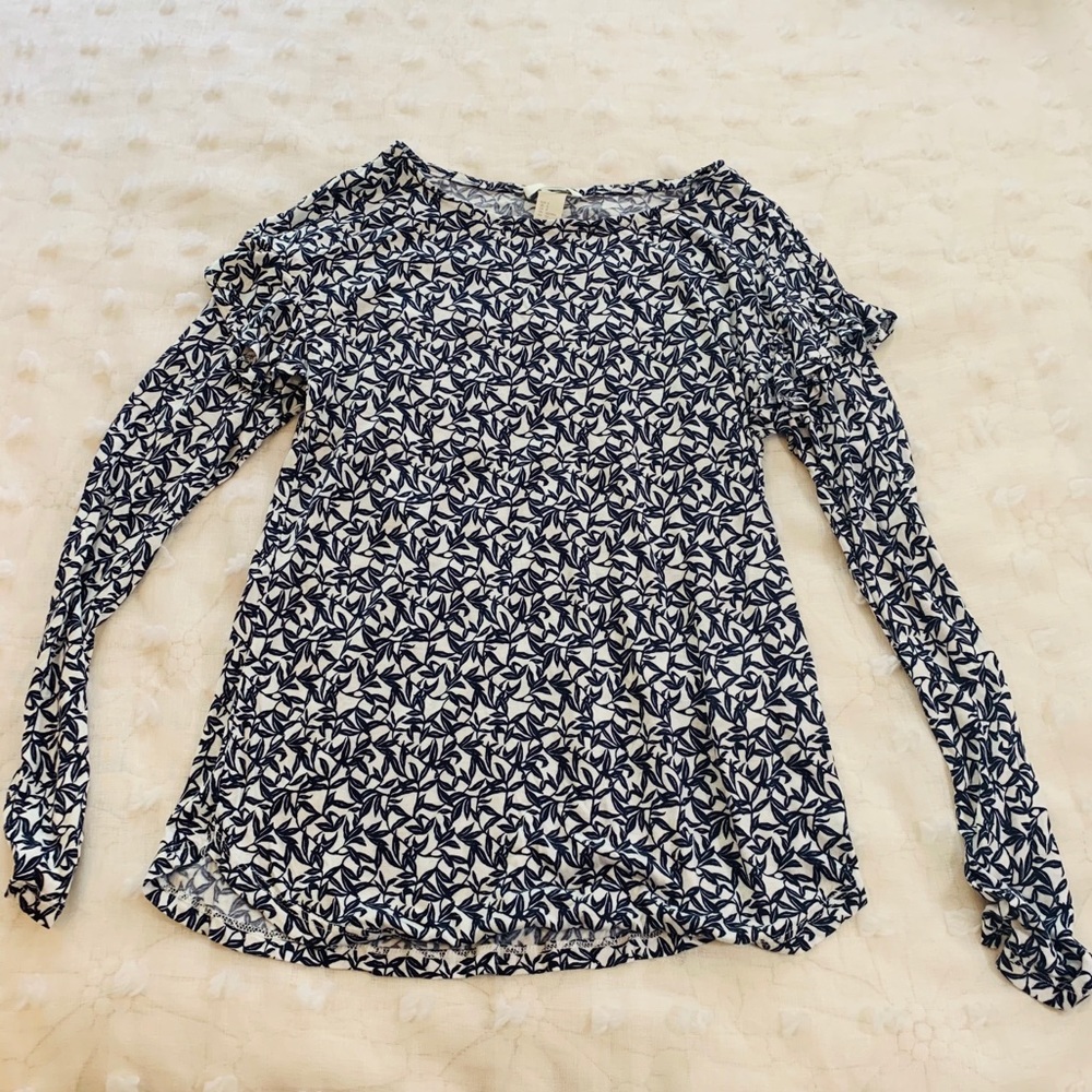 H&M ruffle shoulder long sleeve top S